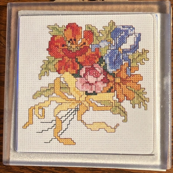 Set/2 Hot Plate Trivets: Hummingbird & SpringBouquet. 6x6”sq. 1 complete, sealed - Picture 5 of 6
